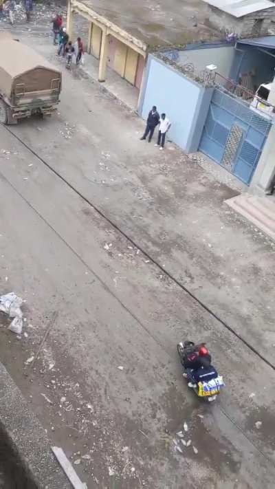 SANDF troops under SAMIDRC moving through Saké in eastern DRC yesterday