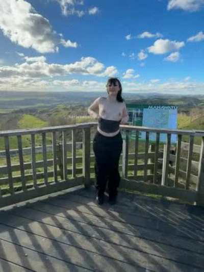 Need someone who’s brave enough to fuck me right here 