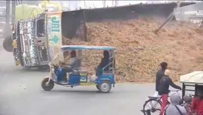 [India] Indian Roads are not less than a Final destination movie