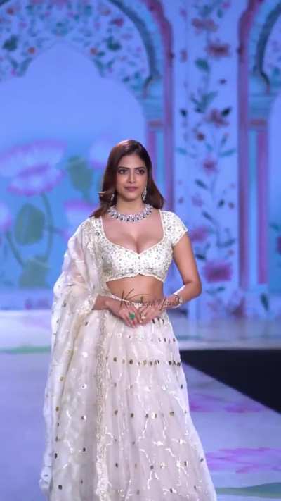 Malavika mohanan (Mallus🍒) fap*ing so hard for her mallus🍒