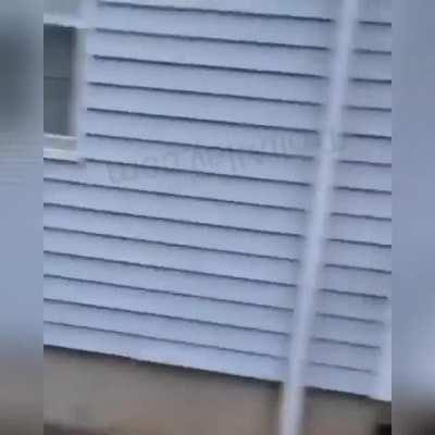 Dude sprays mace in a car with kids inside