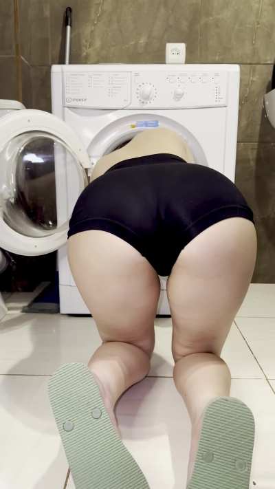 can someone help me im stuck in the washing machine
