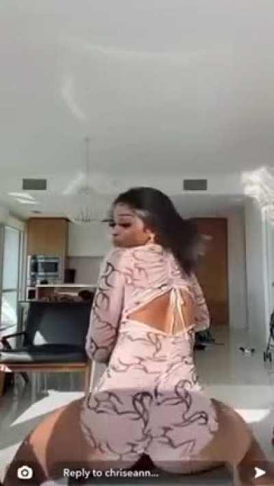 I don’t think this has been posted yet 😵‍💫😍