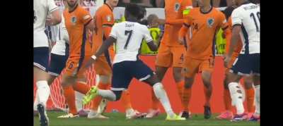 Saka making a handball before the controversial penalty call