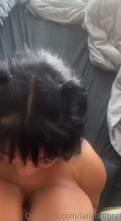 huge tits ebony pleasing a cock