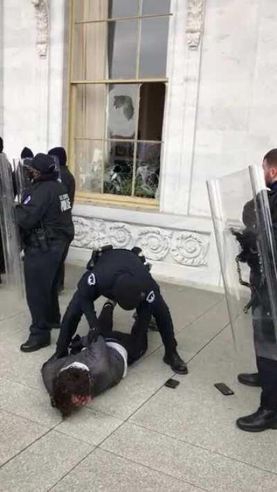 Idiot gets arrested for breaking capitol windows