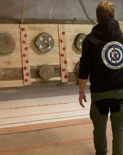 Underhand axe throwing from 7m😁🤙🏻