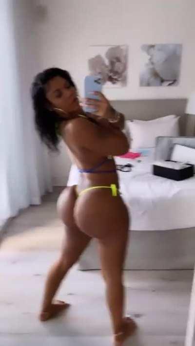 Had to turn this gift into a gif 🤤