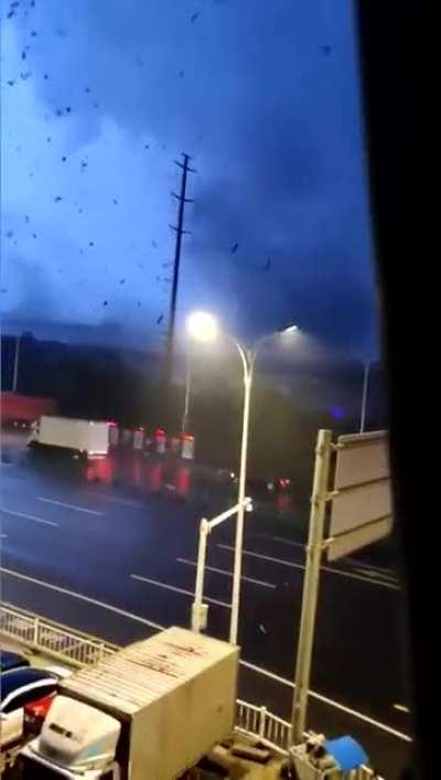 苏州竟然挂起了美国特色龙卷风！一定是CIA在背后赞助！登子你坏事做尽！