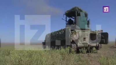 Российский МТЛБ с установленными корабельными пушками 2х25 мм. МТЛБ с Паркинсоном