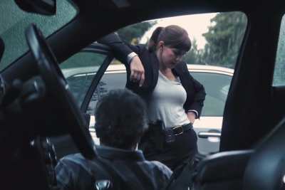 Anna Chlumsky in Smoke [S1E8-2025]