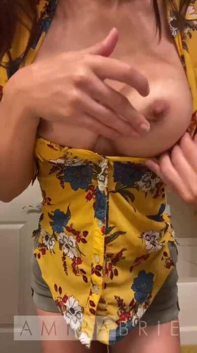 Like my new yellow shirt? (OC)
