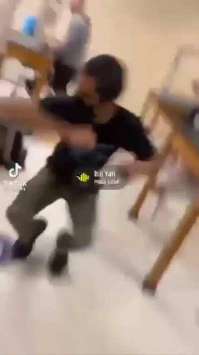 British niggas when Bruce send the stream notification