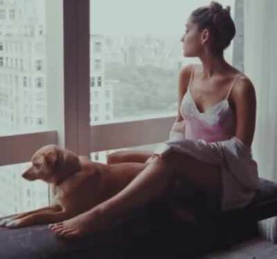 Her feet and legs are next level 😍😍