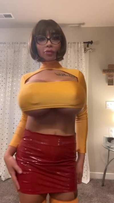 Bimbos in Halloween really nailed it