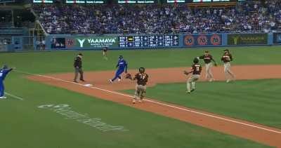 [Highlight] Trea Turner runs himself into and then out of a pickle.