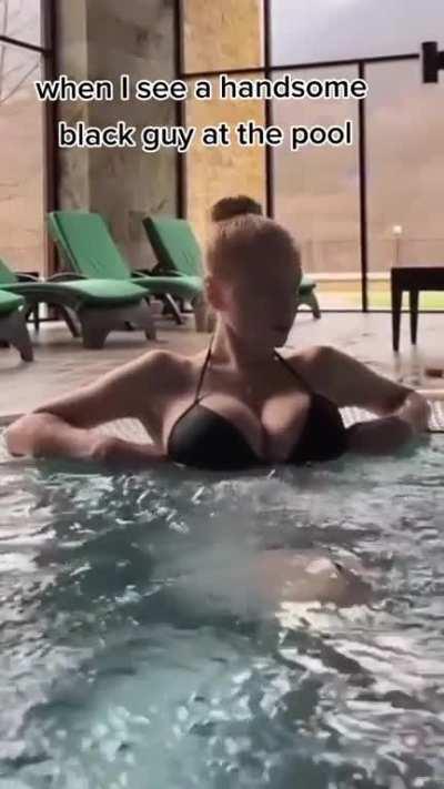 This GORGEOUS Blonde Queen Will Have ALL Of The Black Kings Flocking Her Way