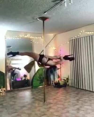 Si ves mucho porno de nalgóticas, te va a chupar la bruja !!!