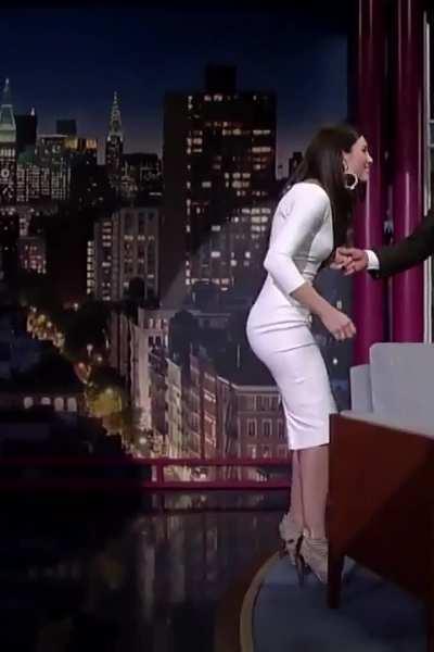Jessica Biel's ass is un-biel-ievable