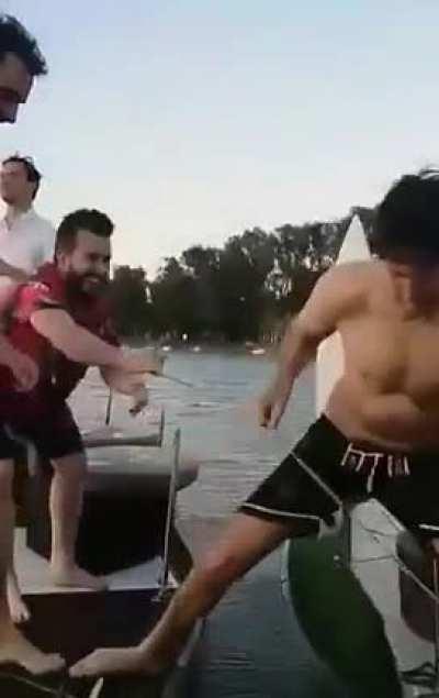 Guy on boat trips and is pierced by pole