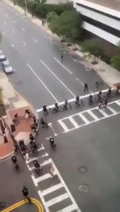 Orlando, FL: police deliberately box in protestors *before* curfew, forcing them to stay in place until after curfew so they can be arrested This is a violation of the Fourth Amendment