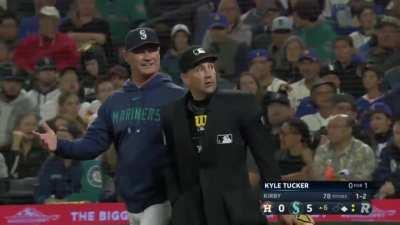 [Highlight] [Highlight] George Kirby is hit by a ball thrown from the stands