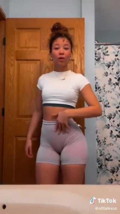 Lexie shaking that juicy ass 😍🔥💦