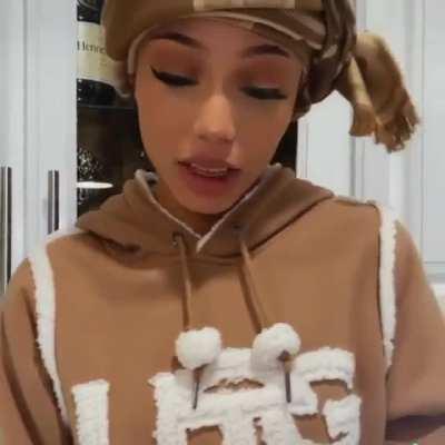 She don’t care she just vibing