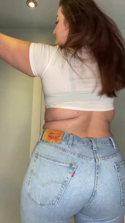 Levi’s hugging every curve just right