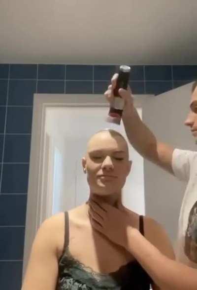 Man Shaves Girlfriend's Head, Then His Own, in Show of Support