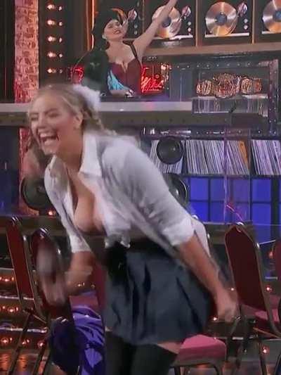 Kate Upton: Flash and Jiggle