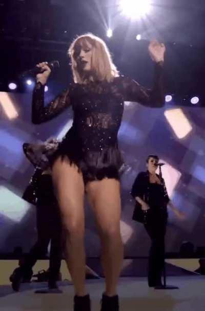 Fuckkk I want to cum for her