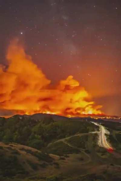 Timelapse of a quickly growing fire in the Santa Cruz Mountains, California