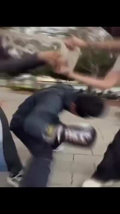 Sokakta bir kadını taciz edilirken gördün, onu neyle ve nasıl kurtarırdın?