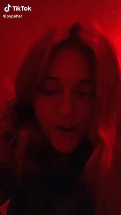 she sounds so sexy 😳👀