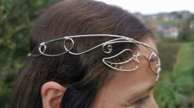 I made my very first elven crown from a single two-meter piece of wire and labradorite gemstone beads.