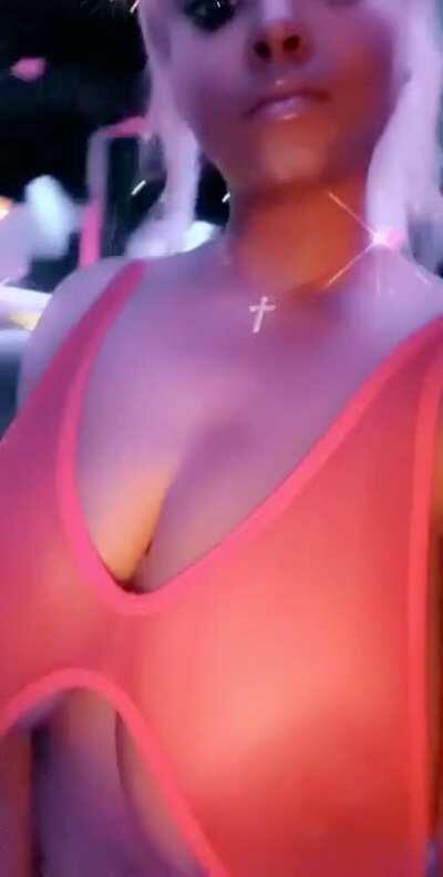 I don't think she knows how to post teasers and actual content on tipsnaps