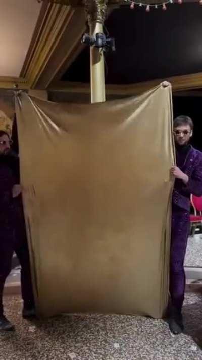 i’ve watched this 8 times and i still can’t figure out how they did it