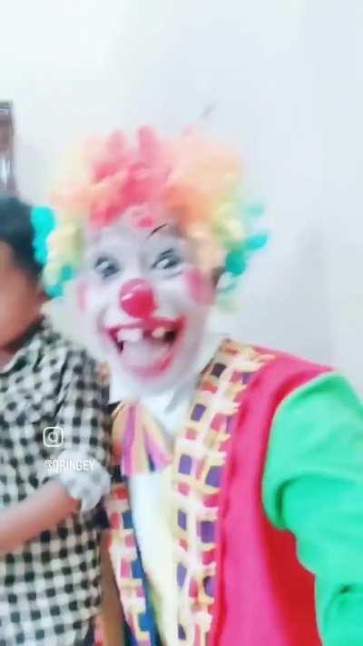 Вы не любите клоунов? Тогда мы идём к вам