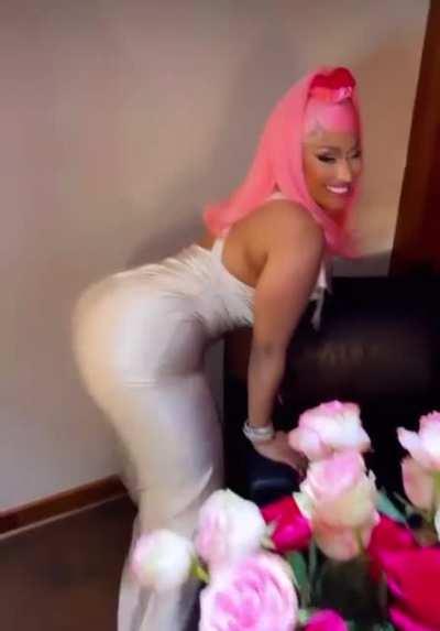 She look so sexy shaking that ass 😮‍💨😫🤤💦🍑