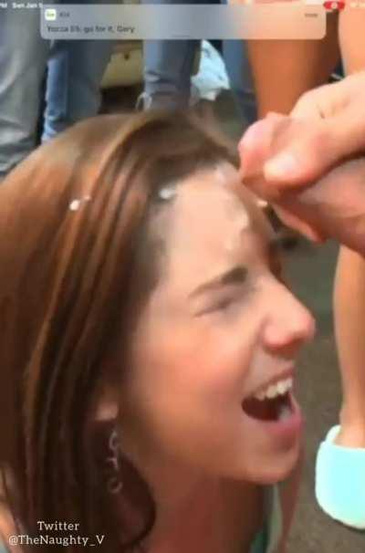I want someone to cum on me publicly like this!! 😍 So hot!