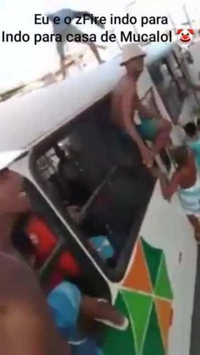 Eu e os crias indo pra casa do mulambo lol 🤡