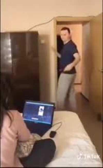 Çok korkunç izlemeyin