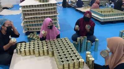 sewaktu mengunjungi pabrik pengolahan kelapa