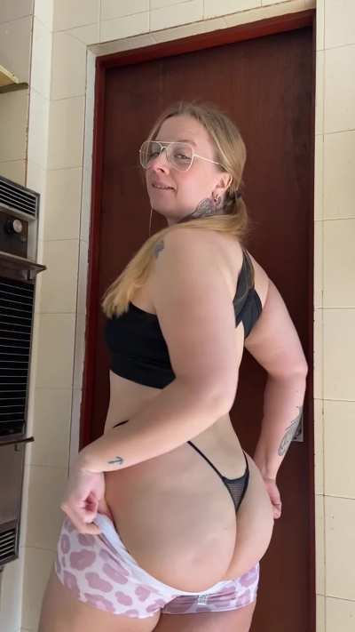 pale and thic big ass