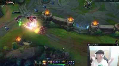 Showmaker's reaction to K'sante dueling his ADC Xayah under two turrets