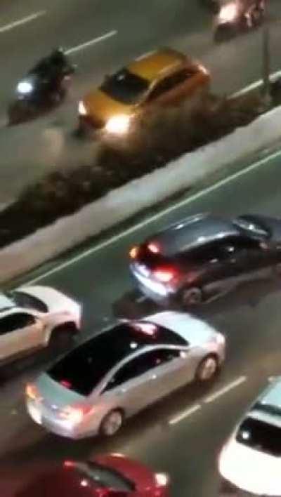 Bolsonaristas impedem de os trabalhadores voltarem para sua casa. Até quando vai ser aturado essa vadiagem?