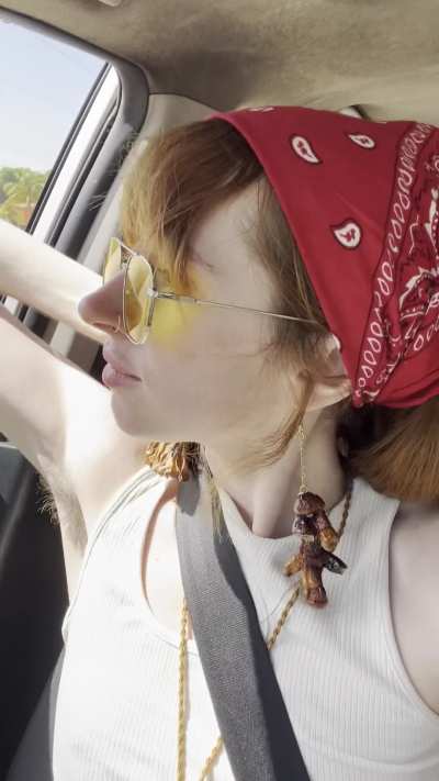 My mini wig moves with the air