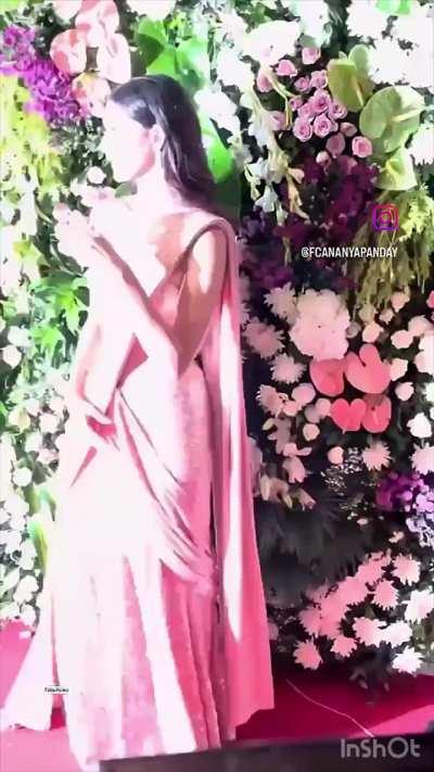 Ananya Pandey hot cleavage and armpit 🔥💦