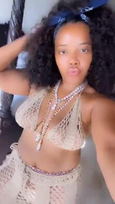 that top 🔥 now we just need to that ass